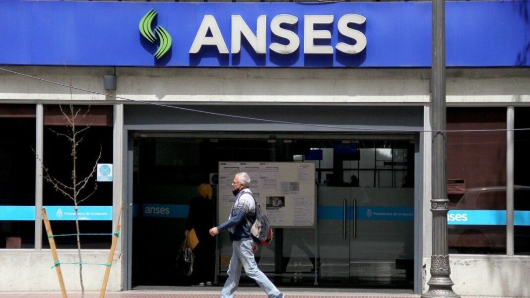 860697-anses-quienes-cobran-sus-haberes-este-lunes-21-de-abril