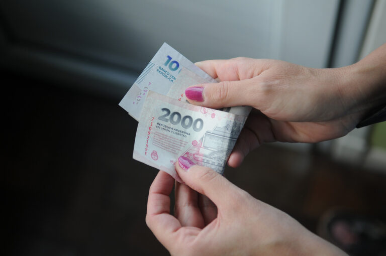 Abajo de la alfombra de la inflación que «colapsa»