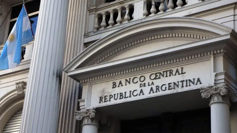 El BCRA busca avanzar con el uso de «dólares del colchón»: cambió una normativa clave