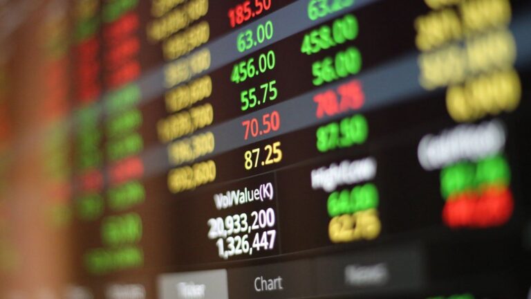 Las bolsas globales suben a la espera de nuevos acuerdos comerciales y balances empresariales