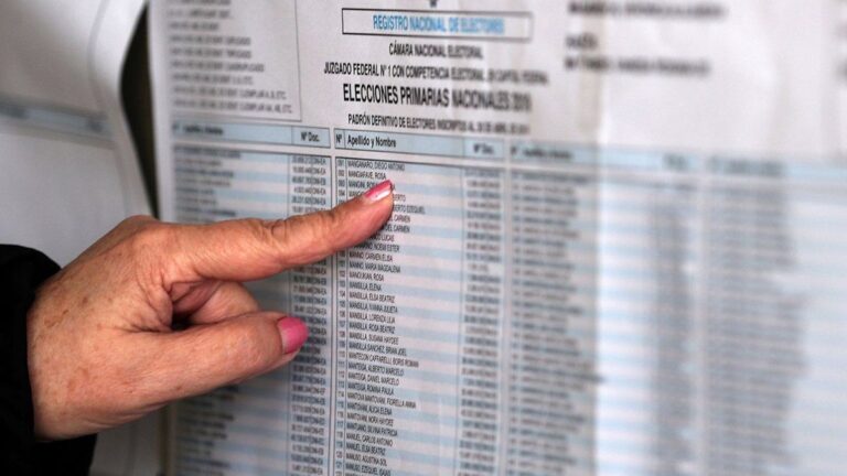 Una modificación del padrón electoral cambió a miles de bonaerenses de escuela para votar