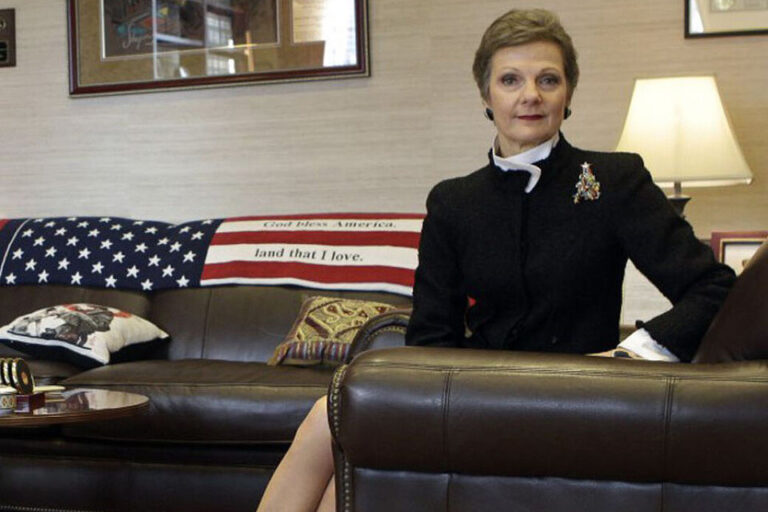 El Gobierno solicitó a la jueza Preska que reconsidere el pedido de chats y mails de Caputo y Massa