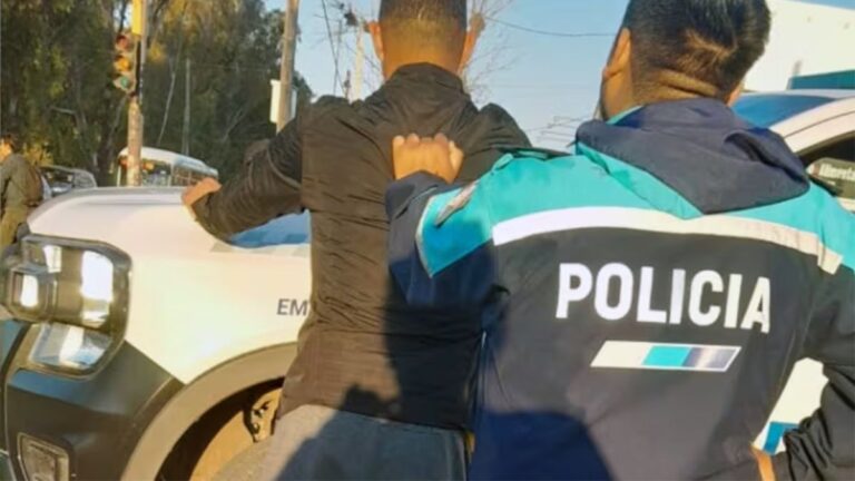 Intento de femicidio en La Plata: encerró a su pareja y prendió fuego a la casa