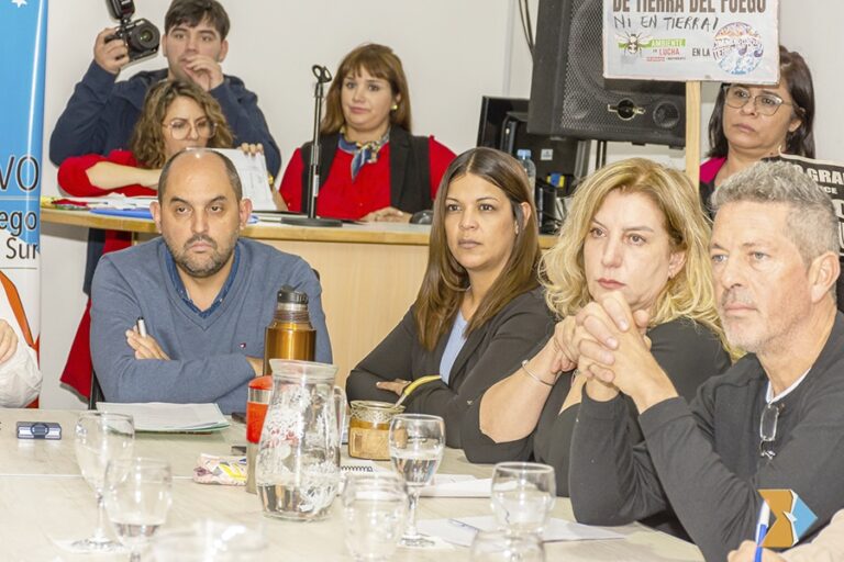 Acuicultura: Ambientalistas piden dejar sin efecto el dictamen