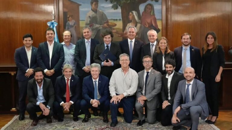 El Gobierno busca recuperar la iniciativa y polarizar con el kirchnerismo