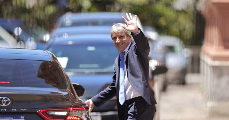 Dólar hoy: el mercado calcula cuánto poder de fuego le queda al Tesoro para contenerlo debajo de $1.470