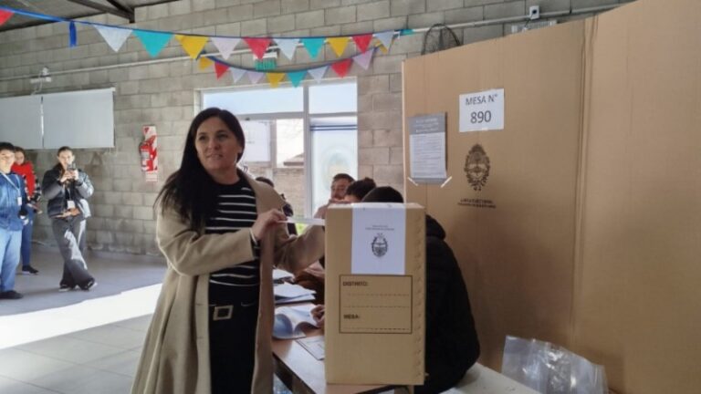 La Plata: votó Luana Simioni