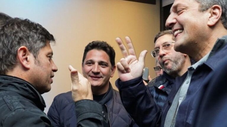 Axel Kicillof y Sergio Massa festejaron juntos el triunfo de Fuerza Patria: palito para Karina Milei?