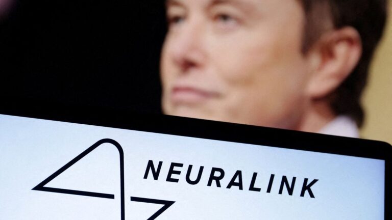 Neuralink, de Elon Musk, ya implantó chips cerebrales en 12 personas y busca expandirse a Europa