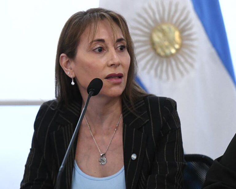 No a la entrega de la Base Naval a EEUU