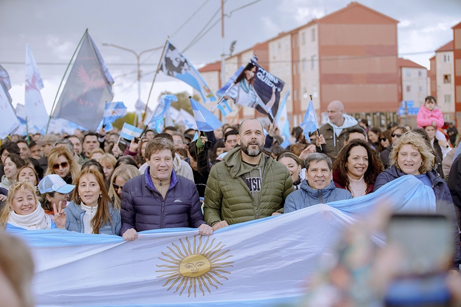 2289460-fuerza-patria-recorrio-las-calles-de-rio-grande