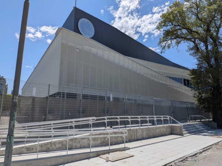 Avanzan las obras del campo de deportes del Nacional Buenos Aires y se inauguraría en pocas semanas